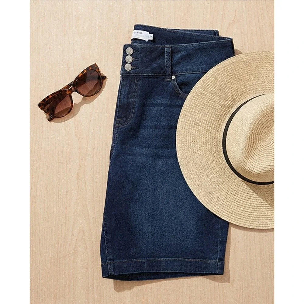 Torrid 28 Denim Jegging Bermuda Shorts‎ Dark Wash High Rise 3-Button NWOT